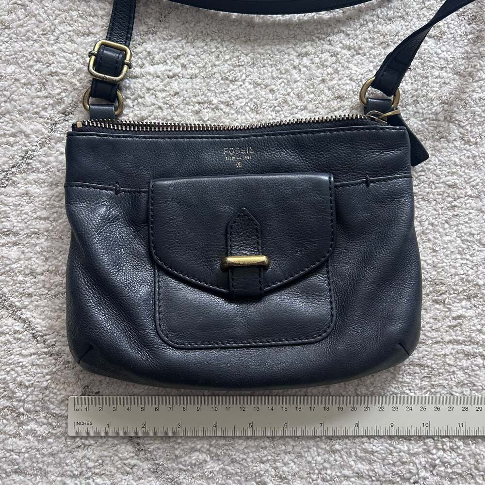 Fossil Black Leather Crossbody Bag with Front Pocket - Picture 7 of 8